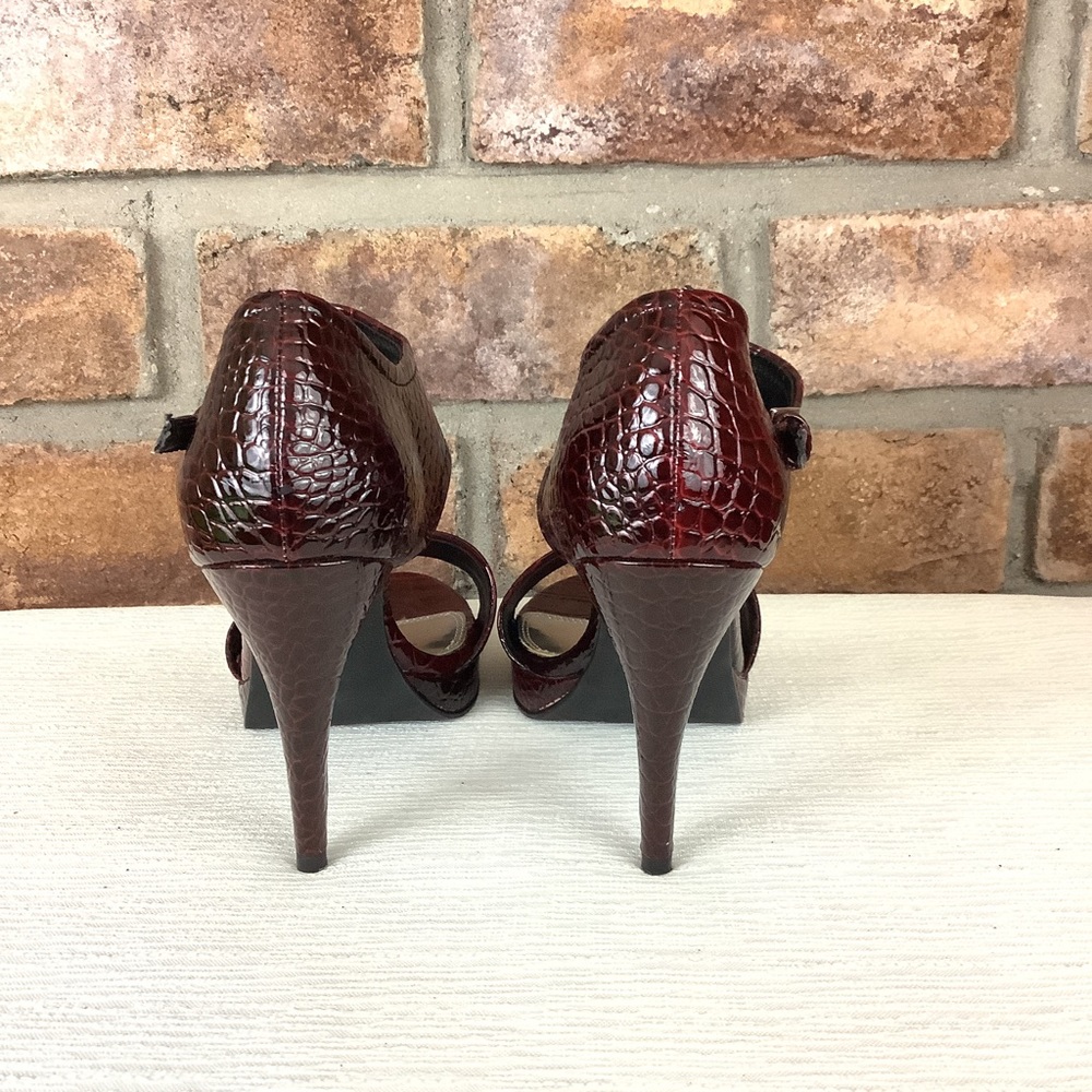 WHITE HOUSE/BLACK MARKET “Paula” Burgundy Heels - Picture 4 of 12